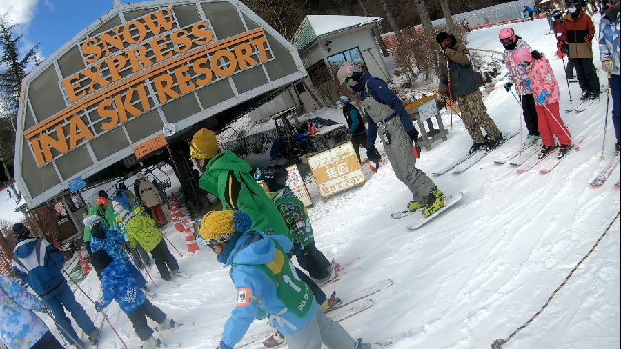 奥伊吹スキー場へ行ったら人出が凄かった